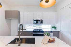 1902 N Carroll Avenue - Photo 11