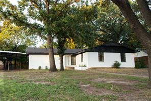 805 Lynn Court - Photo 1