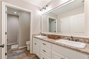 221 S Avenue C - Photo 16