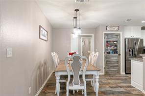 221 S Avenue C - Photo 8
