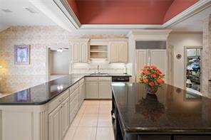 7402 Hollytree Drive - Photo 12