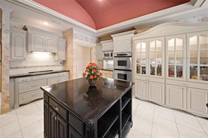 7402 Hollytree Drive - Photo 13