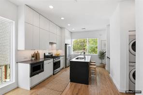 427 W 10th Street - Photo 1