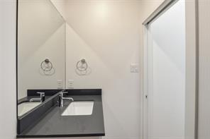 427 W 10th Street - Photo 10
