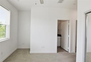 427 W 10th Street - Photo 13