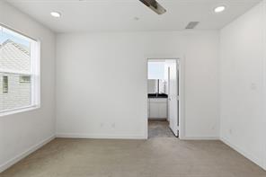 427 W 10th Street - Photo 18