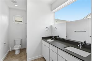 427 W 10th Street - Photo 19