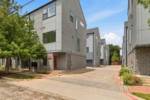 427 W 10th Street - Photo 2