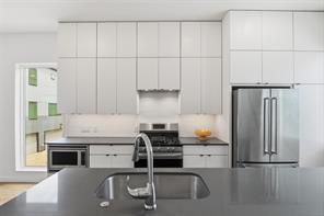 427 W 10th Street - Photo 5