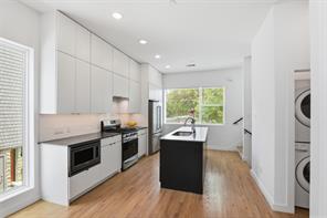 427 W 10th Street - Photo 6