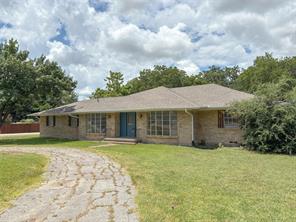 511 W Walnut Street - Photo 1