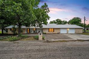 401 N Avenue V - Photo 1