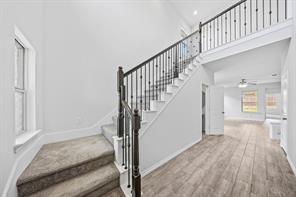 1024 Runnels Lane - Photo 2