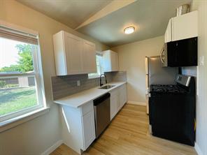 1605 Hawthorne Lane - Photo 3