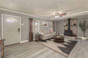 1409 Crestview Drive - Photo 2