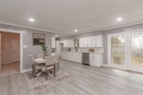 1409 Crestview Drive - Photo 4