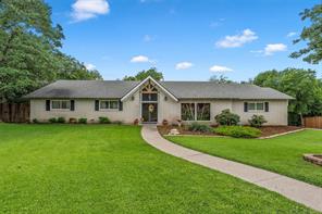 1124 Sierra Drive - Photo 2