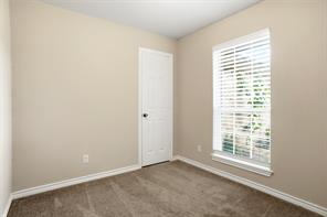 612 N Avenue C - Photo 12