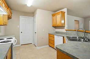 612 N Avenue C - Photo 4