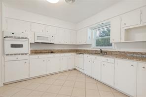 2201 Lake Coves Drive - Photo 15