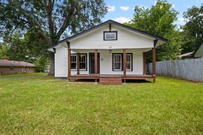 207 W 3rd Street - Photo 1