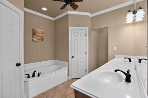 1301 Hyde Park Boulevard - Photo 16
