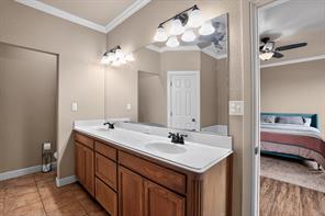 1301 Hyde Park Boulevard - Photo 17