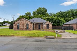1301 Hyde Park Boulevard - Photo 32