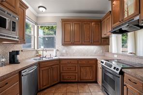 1301 Hyde Park Boulevard - Photo 8