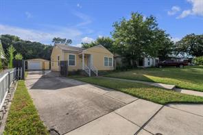 1005 W Clarence Street W - Photo 1