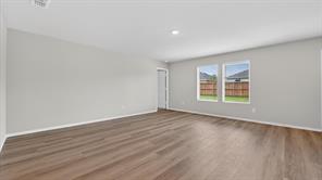 818 KING'S Way - Photo 9