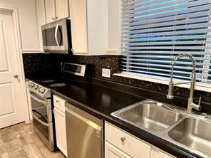 1024 Grimes Drive - Photo 22
