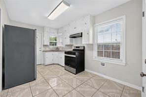 907 Buckalew Street - Photo 17