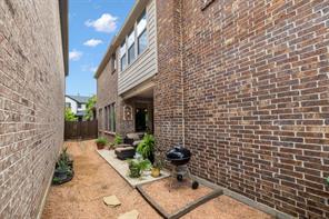 1207 Harris Hawk Way - Photo 11