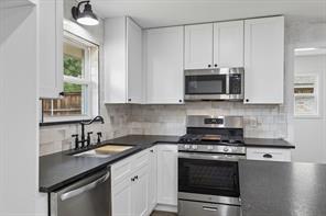 8711 Hackney Lane - Photo 16