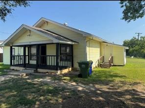 323 E Lloyd Street - Photo 1