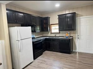 323 E Lloyd Street - Photo 4
