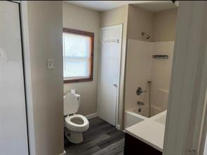 323 E Lloyd Street - Photo 6