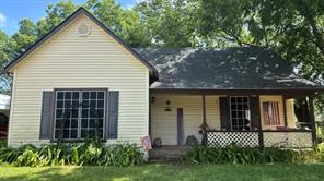 102 E 14th Street - Photo 1