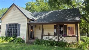 102 E 14th Street - Photo 2