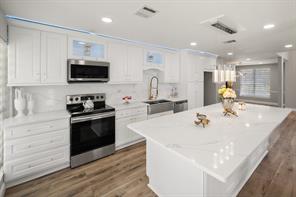 4313 Kenwood Drive - Photo 3