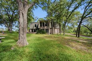 815 FM 913 - Photo 1