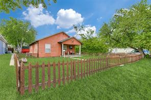 612 E Wall Street - Photo 1