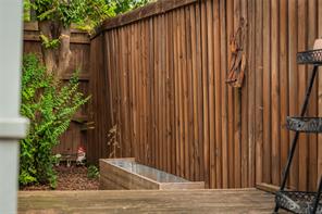 526 S Edgefield Avenue - Photo 33