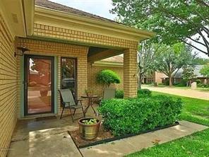 55 Surrey Square - Photo 3