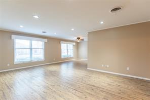 55 Surrey Square - Photo 5