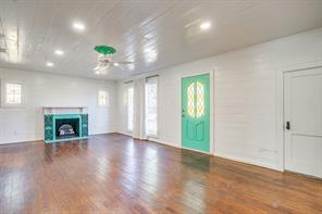619 W Live Oak Street - Photo 1