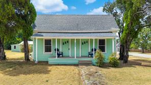 602 E Broadway Street - Photo 1