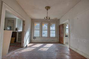 2210 McKenzie Avenue - Photo 6