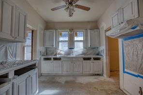 2210 McKenzie Avenue - Photo 7